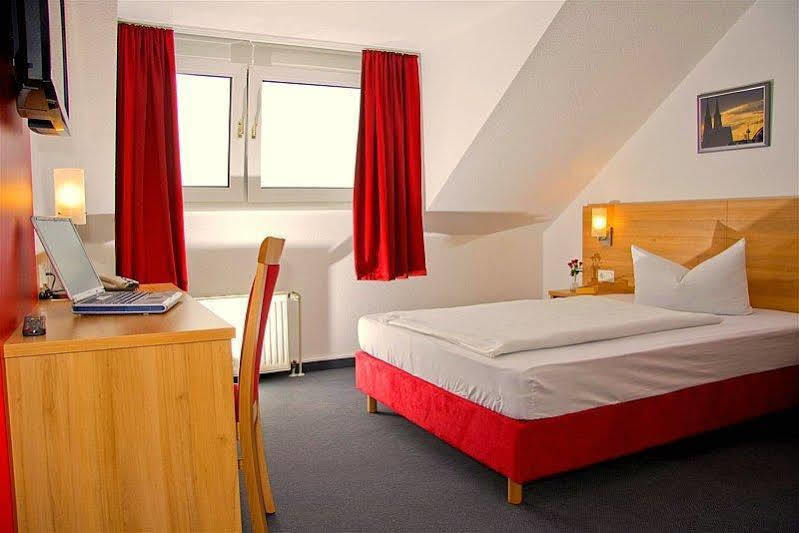 Airport Hotel Karsten Cologne Extérieur photo